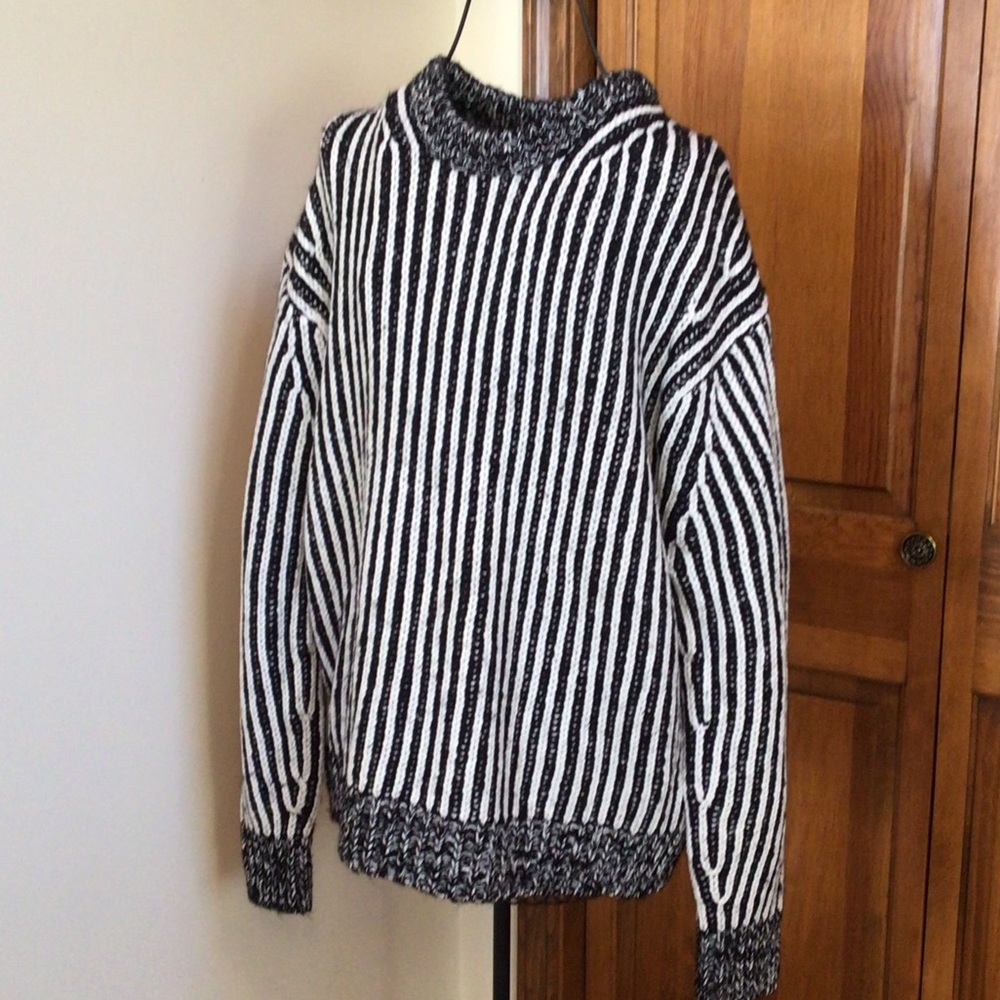 Elizabeth and James plaited crew neck Sweater, Size Large - Picture 4 of 8